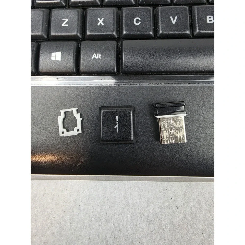 Logitech K800 Illuminated Lit Up Wireless Keyboard‎ With Dongle - Working *READ*